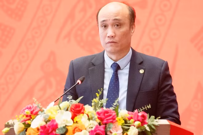 Phó Giáo sư, Tiến sĩ Tô Văn Hoà, Hiệu trưởng Trường đại học Luật Hà Nội.