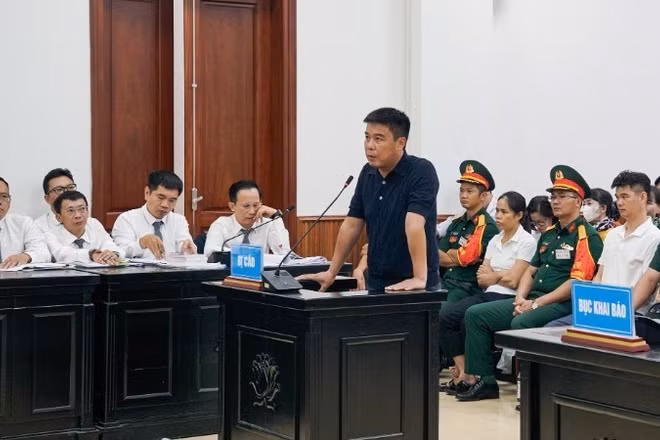 Bị cáo Nguyễn Văn Hậu tại tòa.