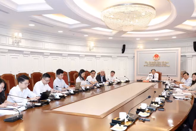 Quang cảnh phiên làm việc. (Ảnh: MAI ĐỈNH)