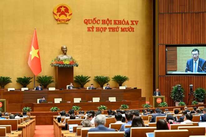 Tổng Thanh tra Chính phủ Đoàn Hồng Phong trình bày Báo cáo tiếp thu, giải trình trước Quốc hội. (Ảnh: DUY LINH)