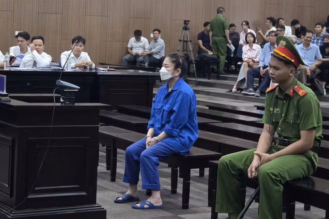 Bị cáo Phạm Mỹ Hạnh tại phiên tòa. (Ảnh: PHÙNG ANH)
