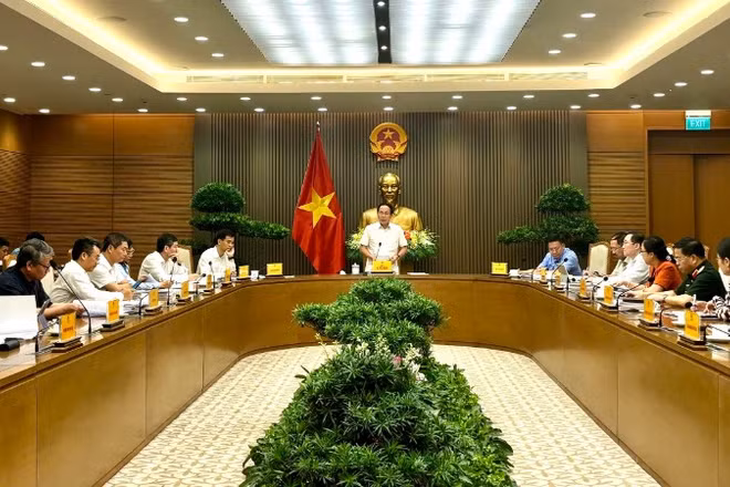 Phó Thủ tướng Lê Tiến Châu chủ trì cuộc họp nghe Bộ Tư pháp báo cáo về một số dự án luật, trong đó có dự án Luật Phổ biến, giáo dục pháp luật (sửa đổi).