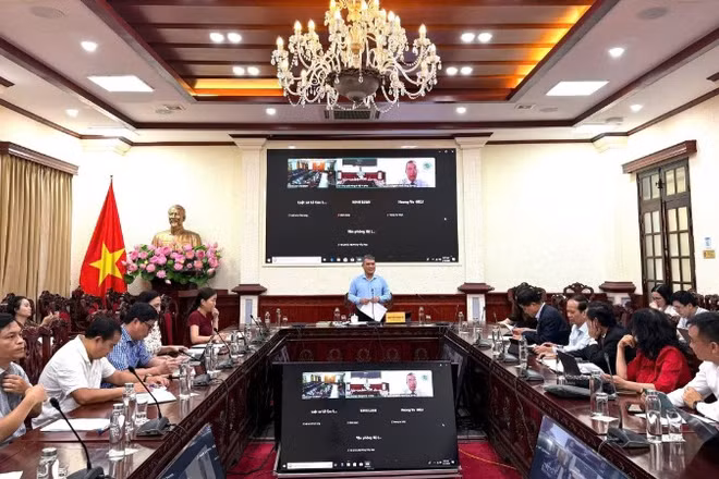 Quang cảnh buổi làm việc.