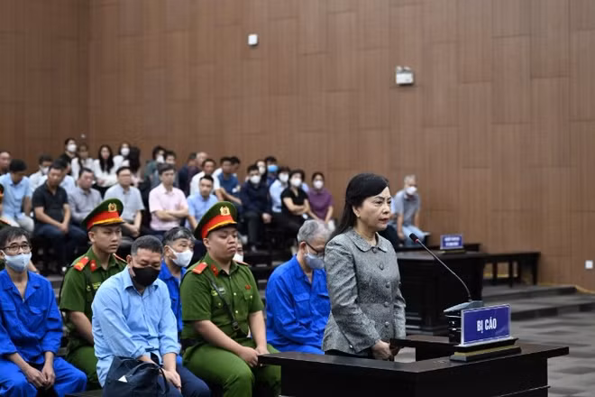 Cựu Bộ trưởng Y tế Nguyễn Thị Kim Tiến tại phiên tòa.