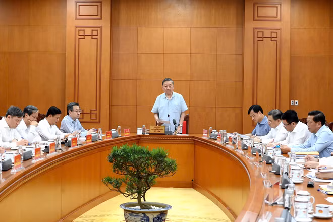 Tổng Bí thư, Chủ tịch nước Tô Lâm chủ trì làm việc với Ban Chính sách, chiến lược Trung ương về phát triển công nghiệp vật liệu. (Ảnh: ĐĂNG KHOA)