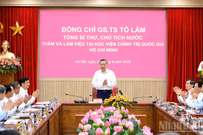 Tổng Bí thư, Chủ tịch nước Tô Lâm làm việc với lãnh đạo chủ chốt của Học viện Chính trị Quốc gia Hồ Chí Minh. (Ảnh: ĐĂNG KHOA)
