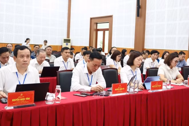 Các đại biểu tham dự hội nghị.