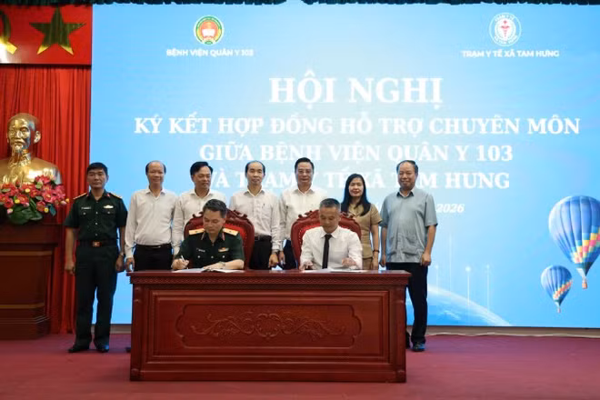 Bệnh viện Quân y 103 và Trạm Y tế xã Tam Hưng thực hiện ký kết hỗ trợ chuyên môn.