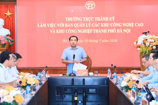 Quang cảnh buổi làm việc chiều 10/7.
