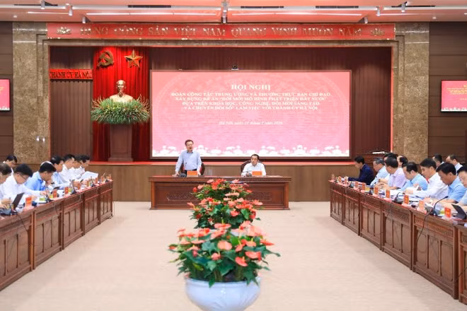 Quang cảnh cuộc làm việc. (Ảnh: QUANG THÁI)