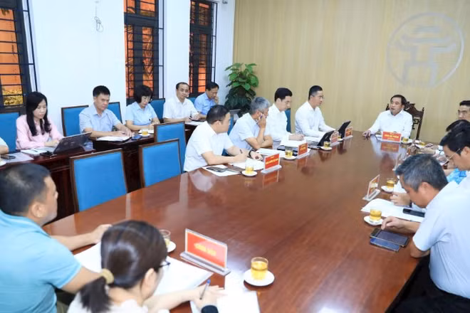 Quang cảnh buổi tiếp công dân của Bí thư Thành ủy Hà Nội Trần Đức Thắng.