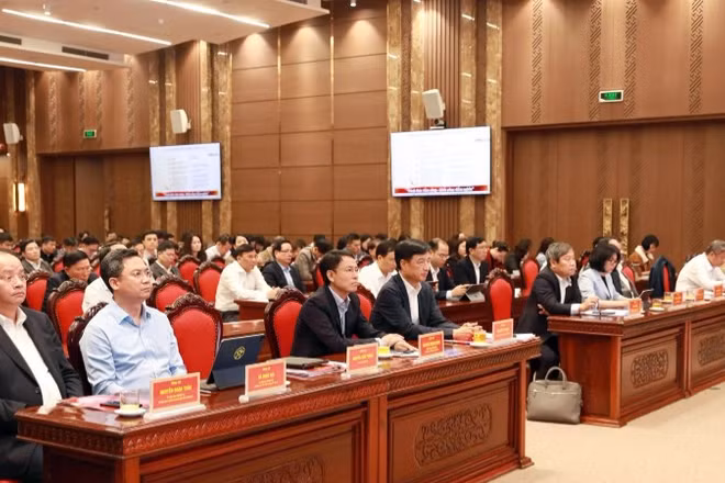 Quang cảnh hội nghị triển khai Chương trình hành động của Ban Thường vụ Thành ủy Hà Nội thực hiện các nghị quyết chiến lược của Bộ Chính trị.