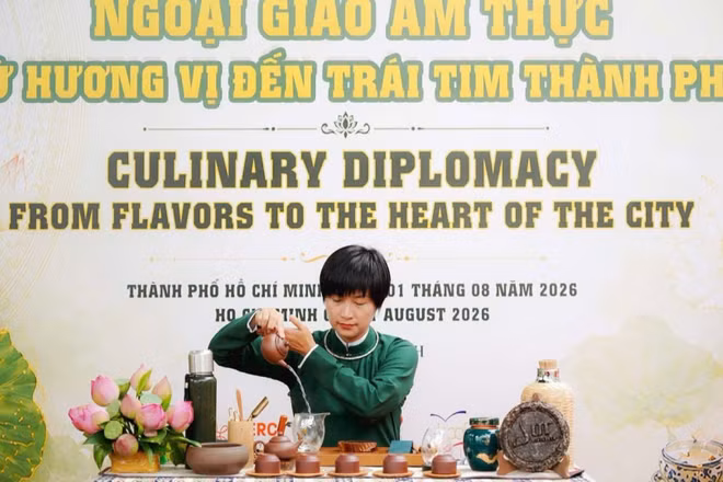 Nghệ nhân trà Việt trình diễn tại chương trình. (Ảnh: VCCA)