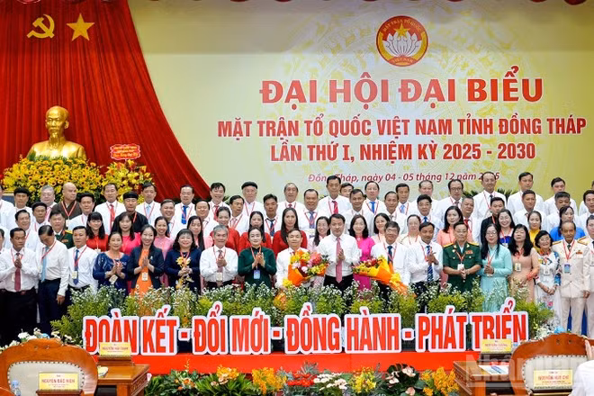 Ủy viên Ủy ban Mặt trận Tổ quốc Việt Nam tỉnh Đồng Tháp khóa I, nhiệm kỳ 2025-2030 ra mắt trước Đại hội.