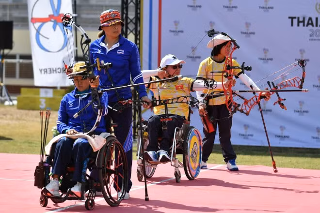 Chung kết bắn cung đôi nữ tại ASEAN Para Games 13, cặp vận động viên Biện Thị Chung và Huỳnh Thị Hạnh giành Huy chương bạc.