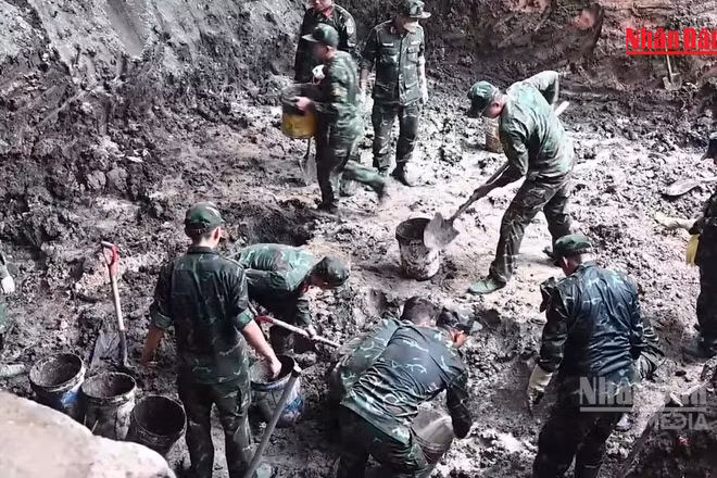 [Video] Tiếp tục tìm thấy hài cốt liệt sĩ tại Công viên Lê Thị Riêng