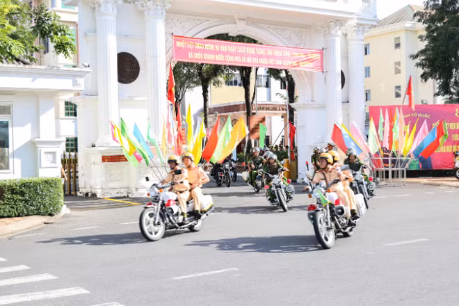 Tổ 198 ra quân giữ gìn an ninh trật tự.