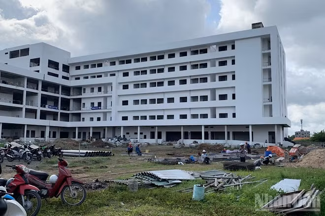 Nhà thầu tập trung thi công Bệnh viện Ung bướu Cần Thơ.