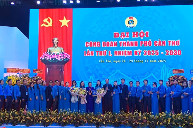 Ban Chấp hành Công đoàn thành phố Cần Thơ, nhiệm kỳ 2025-2030 ra mắt đại hội.
