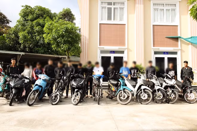 Các đối tượng và phương tiện tại cơ quan Công an.