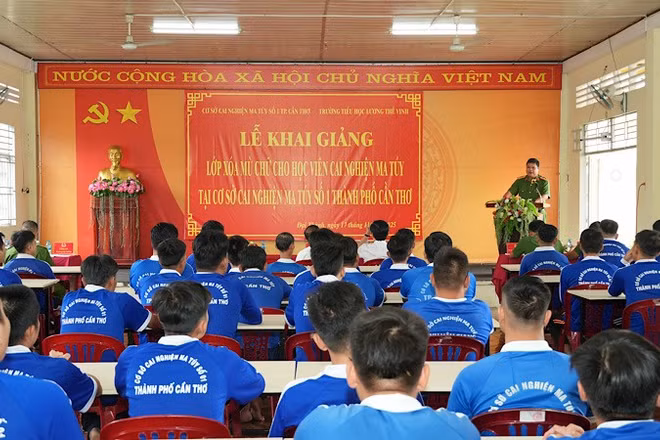 Quang cảnh lễ khai giảng.