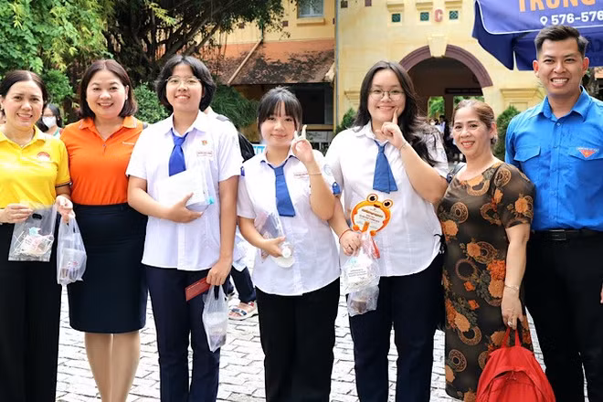 Thí sinh tại Hội đồng thi Trường trung học phổ thông Châu Văn Liêm, Cần Thơ tự tin trước giờ thi.