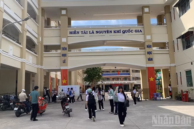 Học sinh Trường trung học cơ sở Lương Thế Vinh ngày tựu trường năm học mới. (Ảnh: THANH TÂM)