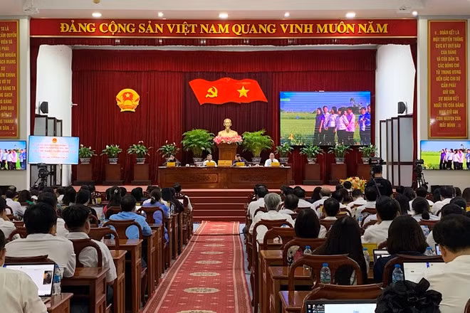 Quang cảnh kỳ họp.