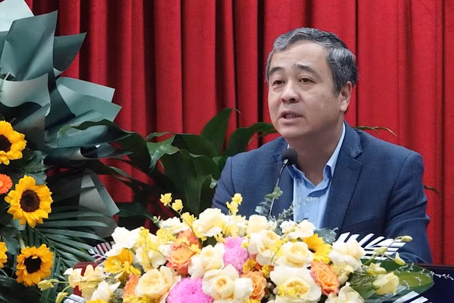 Đồng chí Ngô Đông Hải, Phó Trưởng Ban Tuyên giáo và Dân vận Trung ương phát biểu ý kiến tại Tọa đàm.