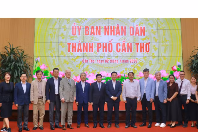 Lãnh đạo thành phố Cần Thơ và Đoàn công tác Hàn Quốc chụp ảnh lưu niệm tại buổi làm việc. (Ảnh: Ánh Nguyên)
