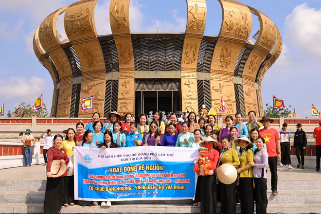 Đền thờ Vua Hùng thành phố Cần Thơ thu hút đông du khách dịp hè.
