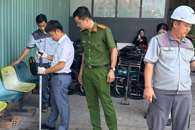 Đoàn kiểm tra hệ thống xả thải của Bệnh viện đa khoa quốc tế S.I.S Cần Thơ. (Ảnh: Công an Cần Thơ)