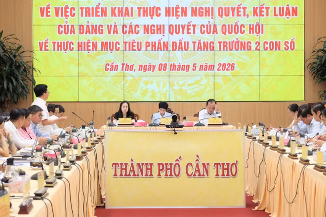 Quang cảnh buổi làm việc.