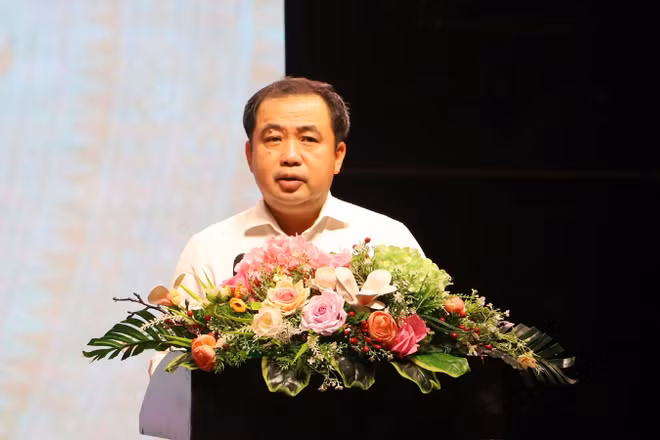 Đồng chí Trần Đức Thắng, Bí thư Thành ủy Hà Nội phát biểu tại hội nghị.