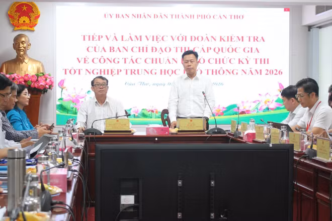Lãnh đạo Bộ Giáo dục và Đào tạo phát biểu tại buổi làm việc.