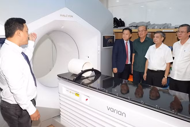 Hệ thống máy xạ trị gia tốc của Bệnh viện Ung bướu Cần Thơ.