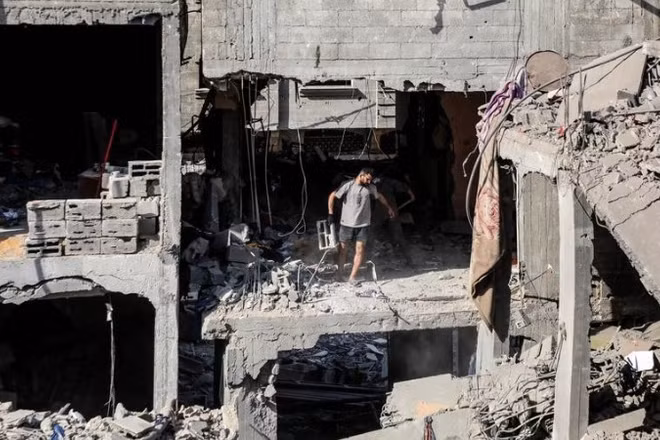 Cảnh đổ nát sau cuộc tấn công của Israel tại trại tị nạn Al-Shati, phía Tây Gaza, ngày 9/5/2026. (Ảnh: THX/TTXVN)