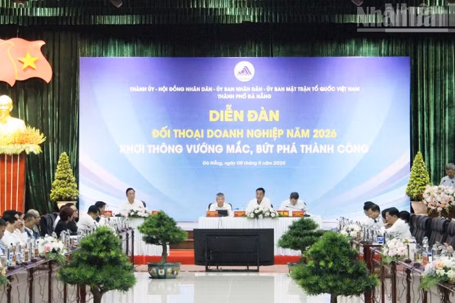 Lãnh đạo thành phố chủ trì Diễn đàn.