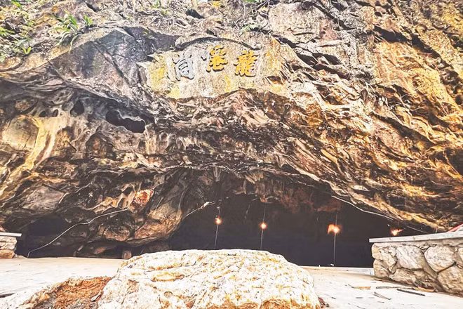 Chùa Hang (Long Tiên Động), nơi Bác Hồ đọc thư chúc Tết năm 1947.