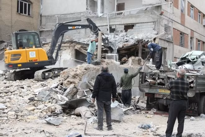 Những tòa nhà bị phá hủy sau các cuộc không kích của Israel nhằm vào thủ đô Tehran, Iran ngày 15/3/2026. (Nguồn: THX)