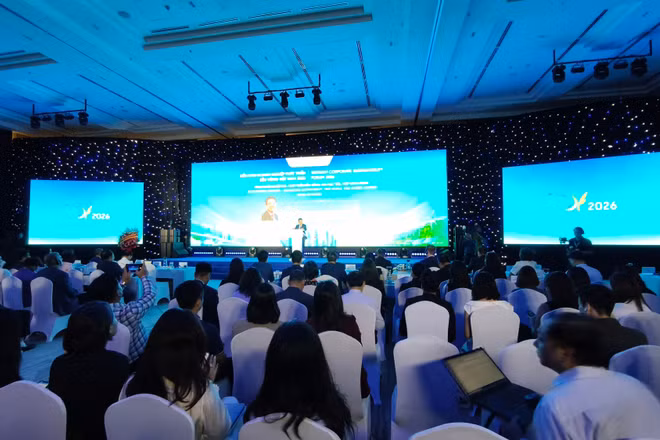 PGS, TS Hồ Sỹ Hùng, Chủ tịch VCCI phát biểu khai mạc phiên toàn thể Diễn đàn Doanh nghiệp Phát triển bền vững Việt Nam 2026 (VCSF 2026), diễn ra tại Hà Nội ngày 5/10. Ảnh: Nguyễn Hùng