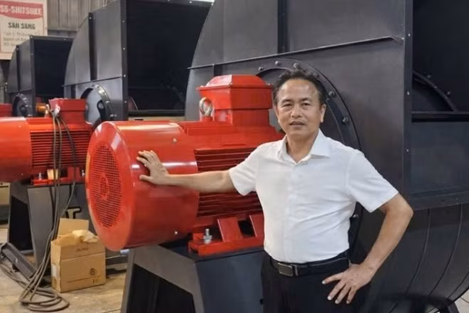 Doanh nhân Trần Văn Lê và sản phẩm quạt công nghiệp.