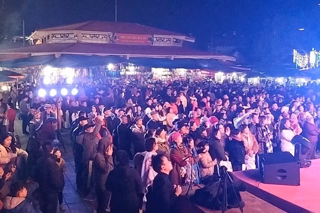 Chợ đêm Bắc Hà là điểm nhấn của Festival mùa Xuân với chủ đề “Tinh hoa hội tụ - khát vọng vươn xa”.