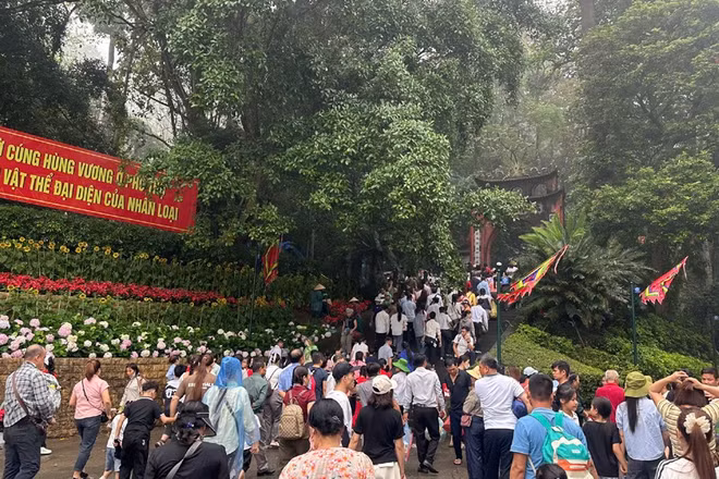 Đền Hùng là biểu tượng thiêng liêng của dân tộc.