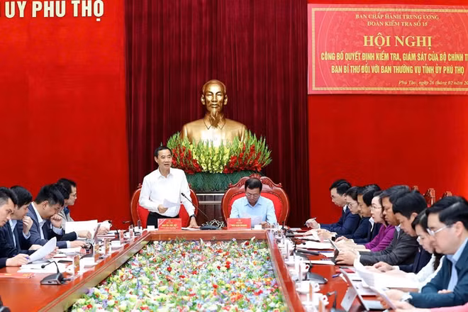 Đồng chí Nguyễn Thái Học phát biểu tại buổi công bố Quyết định kiểm tra, giám sát đối với Ban Thường vụ Tỉnh ủy Phú Thọ.