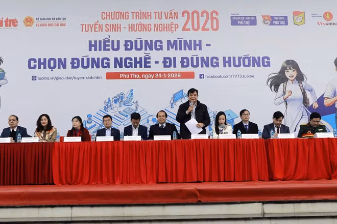 Đại diện các trường đại học tư vấn cho học sinh về tuyển sinh năm 2026.