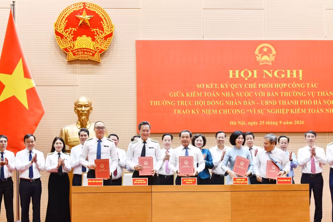 Ký Quy chế phối hợp giữa Kiểm toán nhà nước và thành phố Hà Nội. (Ảnh: Quỳnh Lan)