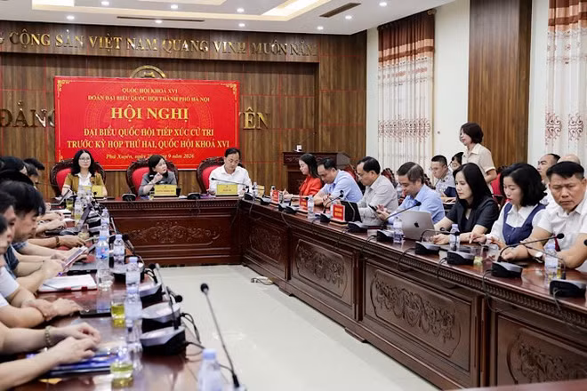 Toàn cảnh Hội nghị tiếp xúc cử tri trước Kỳ họp thứ hai, Quốc hội khóa XVI tại xã Phú Xuyên, thành phố Hà Nội. (Ảnh: KHÁNH ANH)