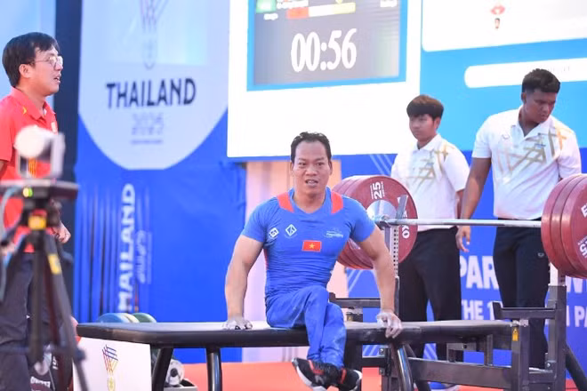 Lê Văn Công đạt mức tạ nâng tốt nhất 178kg, cao nhất trong số các lực sĩ tham dự.