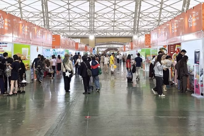Hội chợ Mùa Thu lần thứ I-2025 đã trở thành điểm hẹn giao thương quy mô lớn, nơi doanh nghiệp trong và ngoài nước. (Ảnh: KIM DUNG)